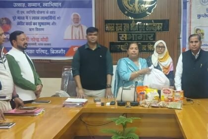 A pledge to make Bijnor malnutrition-free: Nutrition kits were distributed to 150 children at the municipal office. IMAGE CREDIT TO नगर पालिका