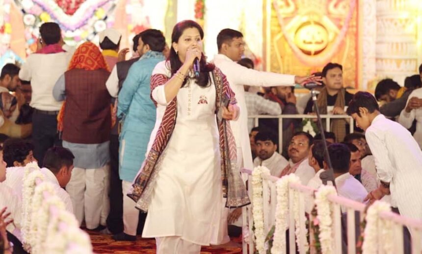 Devotional songs resonated at the Shri Shyam Falgun Festival, leaving the devotees deeply moved. IMAGE CREDIT TO श्री खाटू श्याम परिवार