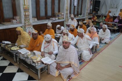 The Pisenopada Jain Temple premises were filled with devotion on the occasion of Moksha Kalyanak. IMAGE CREDIT TO जैन मंदिर समिति
