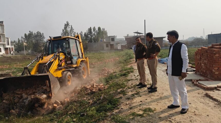 Major action by HPDA against illegal plotting in Garhmukteshwar; demolition drive carried out at four locations IMAGE CREDIT TO AUTHORITY