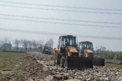 GDA’s bulldozer action on an illegal colony being developed over 20 bighas; major crackdown in Duhai Saitli IMAGE CREDIT TO AUTHORITY