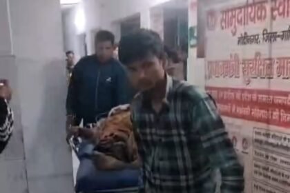 In Modinagar, a person attacked his parents with an axe; police are investigating. IMAGE CREDIT TO POLICE