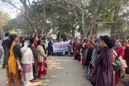 Teachers Protest Mandatory Eligibility Test Statement, Burn Effigy of Union Minister of State for Education in Opposition IMAGE CREDIT TO शिक्षक संघ