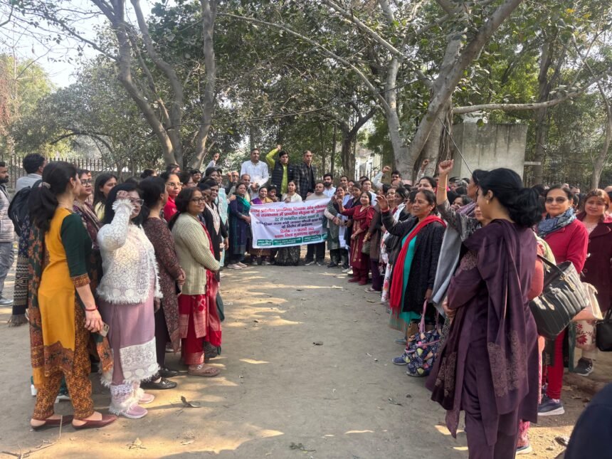 Teachers Protest Mandatory Eligibility Test Statement, Burn Effigy of Union Minister of State for Education in Opposition IMAGE CREDIT TO शिक्षक संघ