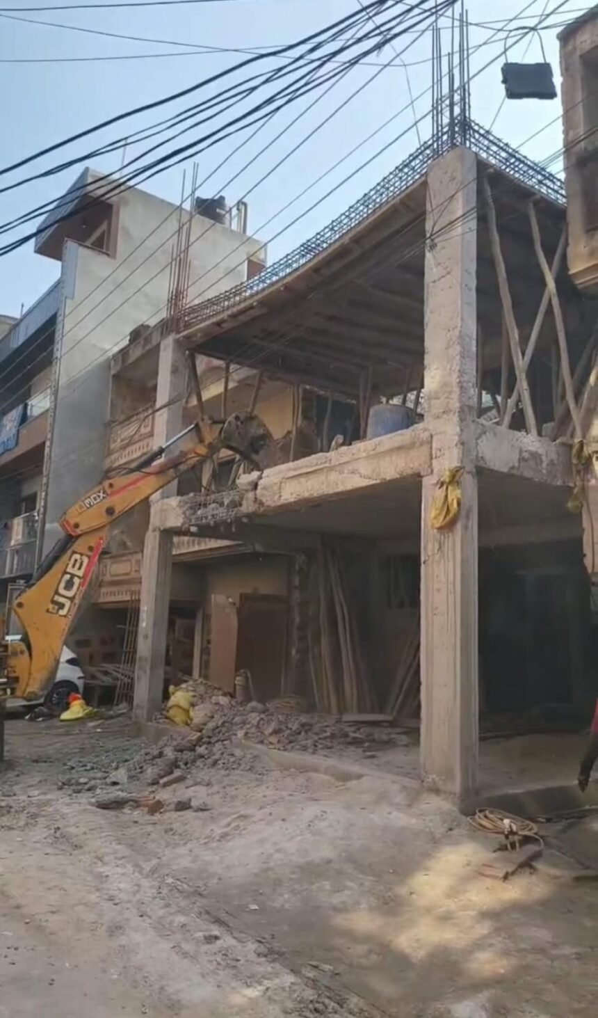 Ghaziabad Housing Development: ‘Awas Vikas’ Cracks Down on Builders Exploiting Election Duty, Illegal Flats Demolished Amid Protests IMAGE CREDIT TO आवास विकास
