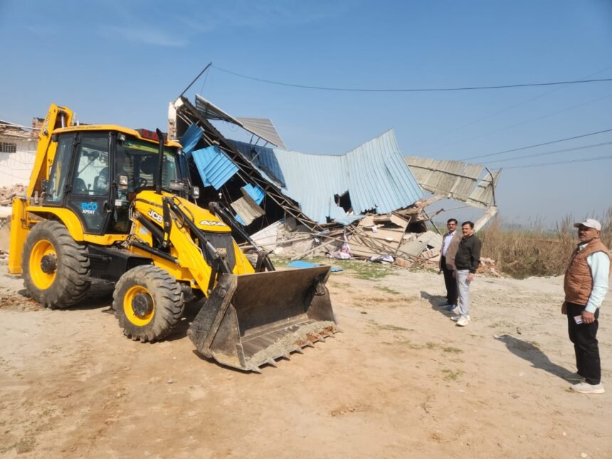 Baba’s Bulldozer in Jalalpur: Illegal Shops and Warehouses Cleared on Pipeline Road IMAGE CREDIT TO AUTHORITY