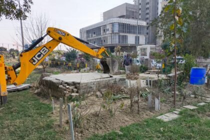 A major conspiracy by land mafias foiled in Siddharth Vihar; government land worth ₹3 crore freed from illegal कब्जा. IMAGE CREDIT TO आवास विकास