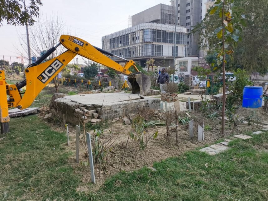 A major conspiracy by land mafias foiled in Siddharth Vihar; government land worth ₹3 crore freed from illegal कब्जा. IMAGE CREDIT TO आवास विकास