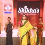 At the Surajkund International Crafts Mela, the “Sarees of India” fashion show showcased the vibrant colors of Indian tradition, with Shikha Ajmera presenting an exquisite collection that highlighted her exceptional craftsmanship. IMAGE CREDIT TO कारीगरी