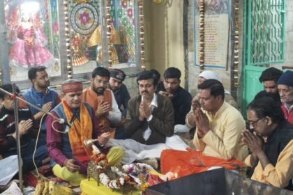 In Nagina, a huge wave of devotion was witnessed on the occasion of Maha Shivaratri. At the Mukteshwar Nath Shivalaya, thousands of Kanwariyas performed Jalabhishek, offering sacred water to Lord Shiva. IMAGE CREDIT TO REPORTER