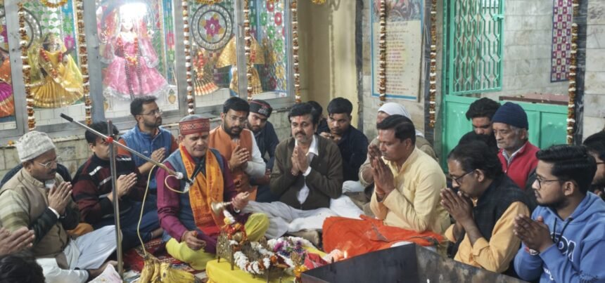 In Nagina, a huge wave of devotion was witnessed on the occasion of Maha Shivaratri. At the Mukteshwar Nath Shivalaya, thousands of Kanwariyas performed Jalabhishek, offering sacred water to Lord Shiva. IMAGE CREDIT TO REPORTER