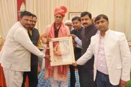 In Shamli, a grand chariot procession was taken out from the Bhainswal Parshvanath Digambar Jain Temple. The Kalyan Mandir Stotra Vidhan ceremony was conducted with full religious rituals and traditional procedures. IMAGE CREDIT TO दिगंबर जैन मंदिर
