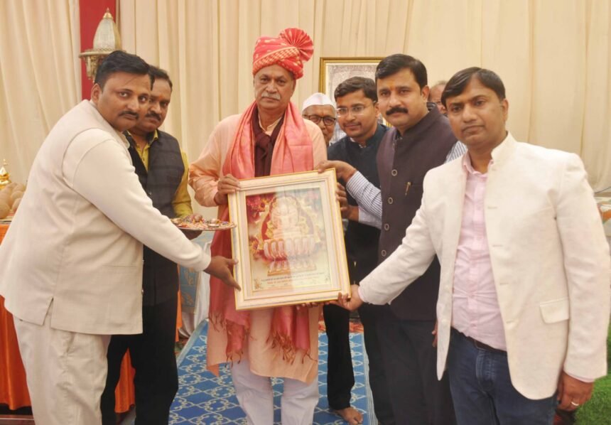 In Shamli, a grand chariot procession was taken out from the Bhainswal Parshvanath Digambar Jain Temple. The Kalyan Mandir Stotra Vidhan ceremony was conducted with full religious rituals and traditional procedures. IMAGE CREDIT TO दिगंबर जैन मंदिर
