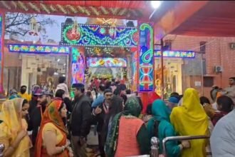 On Maha Shivaratri, the temples of Ghaziabad resonated with chants of “Har Har Mahadev.” At the Shri Dudheshwarnath Temple, millions of devotees performed Jalabhishek, while the police remained on high alert to ensure safety. IMAGE CREDIT TO REPORTER