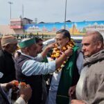 Grand welcome for Yudhveer Singh, National General Secretary of Tikait Kisan Union, at Jewar toll plaza; farmers raised their issues. IMAGE CREDIT TO किसान यूनियन टिकैत