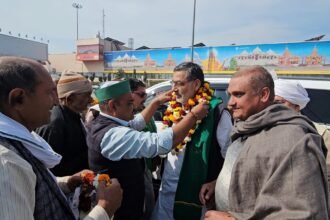 Grand welcome for Yudhveer Singh, National General Secretary of Tikait Kisan Union, at Jewar toll plaza; farmers raised their issues. IMAGE CREDIT TO किसान यूनियन टिकैत