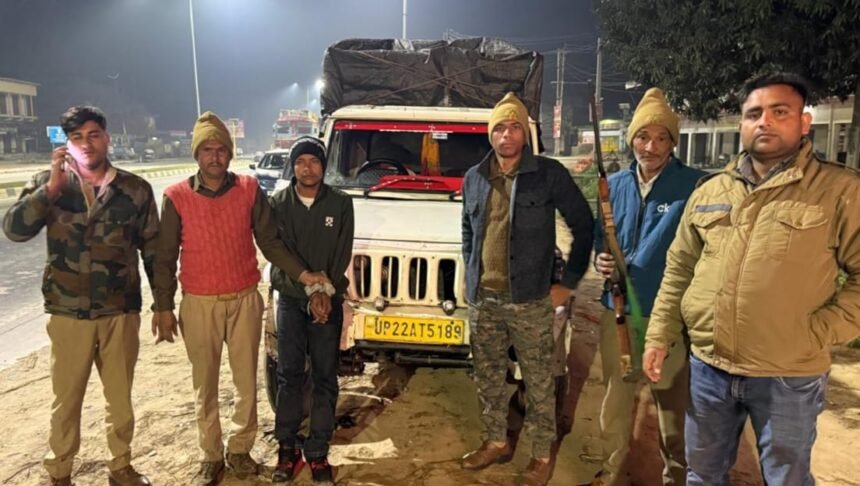 Major action by the Forest Department in **Bijnor**: Pickup loaded with valuable **Khair wood** seized; illegal logging continues unabated. IMAGE CREDIT TO वन विभाग