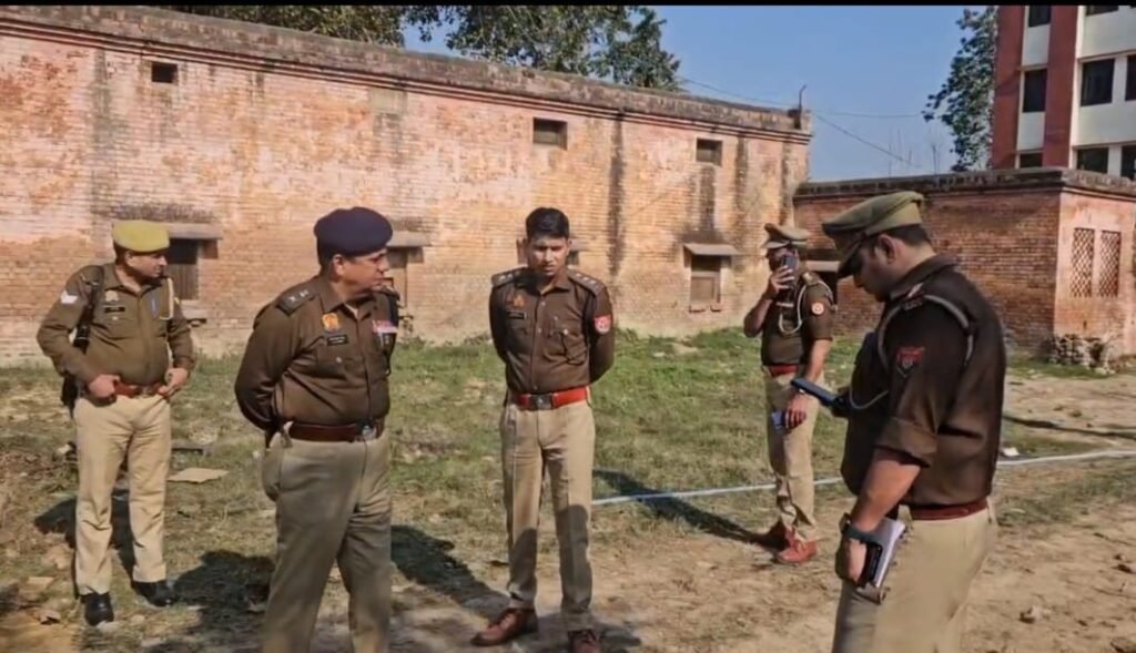 शामली में शराब नष्ट करते समय बड़ा हादसा, दो पुलिसकर्मी व दो चौकीदार झुलसे, एक की हालत गंभीर 2 2 4