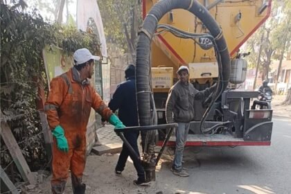 Pothole-Free Campaign: Ghaziabad Municipal Corporation Undertaking Patch Work with Machines IMAGE CREDIT TO NAGAR NIGAM