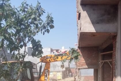 Crackdown on Illegal Construction in Greater Noida: Authority’s Bulldozer Operation in Habitpur Flood Zone and Chipiyana Khurd Frees 9,000 Sq. Meters of Land IMAGE CREDIT TO AUTHORITY