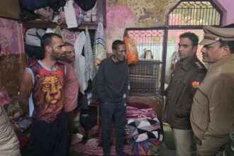 Operation Prahar: Police conducted an inspection of a de-addiction center in Vijaynagar IMAGE CREDIT TO POLICE