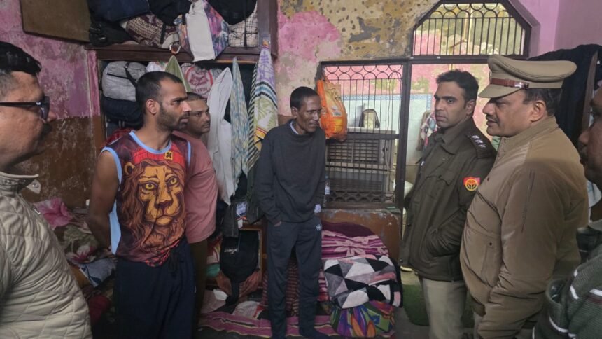 Operation Prahar: Police conducted an inspection of a de-addiction center in Vijaynagar IMAGE CREDIT TO POLICE