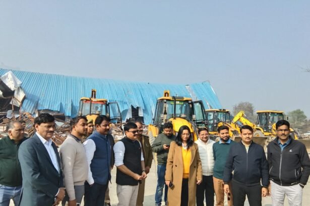 Major action by Yamuna Authority: 25 hectares of land cleared of encroachment in Heritage City and Raya Urban Center areas; illegal hotels, dhabas, and colonies demolished. IMAGE CREDIT TO AUTHORITY