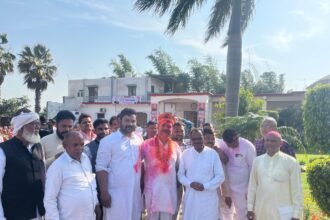 SP leader and former Block Pramukh Sher Singh Rana organized a Holi Milan Samaroh. IMAGE CREDIT TO REPORTER