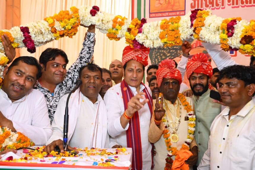 Social felicitation of BJP's newly appointed District President, Ramjeelal Kashyap IMAGE CREDIT TO BJP