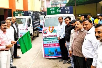 New door-to-door waste collection system launched; Municipal Chairman Arvind Sangal flagged off the vehicles IMAGE CREDIT TO नगर पालिका