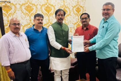 Demand raised to increase the minimum PF pension; Labour Minister gave assurance IMAGE CREDIT TO उत्तर प्रदेश वर्किंग जर्नलिस्ट यूनियन