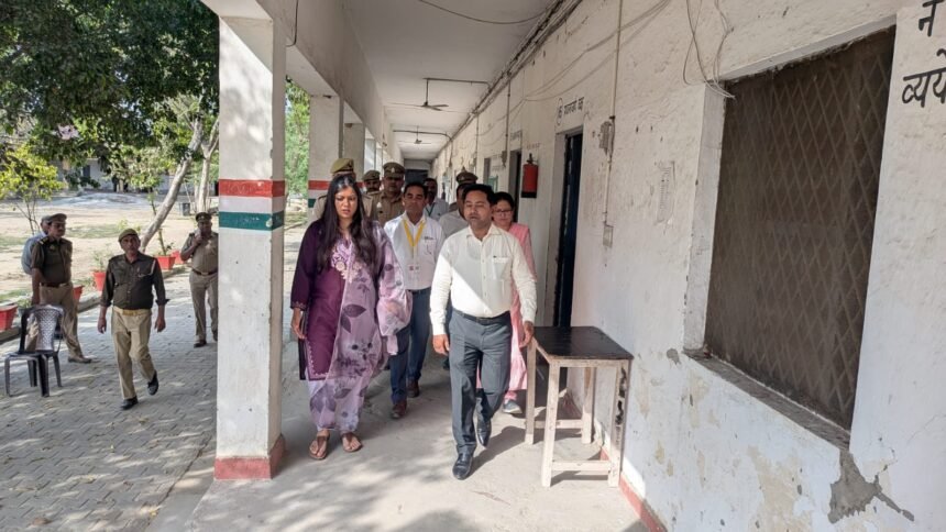 Administration vigilant to conduct Sub-Inspector recruitment exam peacefully; DM inspects examination center IMAGE CREDIT TO सूचना विभाग