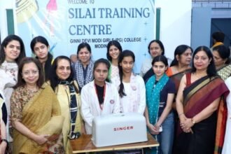 Ginni Devi Modi Girls PG College distributes sewing machines to 80 female students IMAGE CREDIT TO कॉलेज