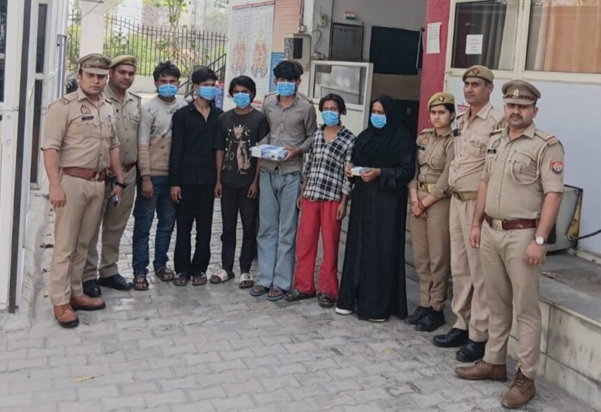 Kaushambi police arrest gang taking photographs of security forces, including at railway stations. IMAGE CREDIT TO POLICE
