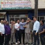 Traders rejoice at FSSAI decision; trade association distributes sweets IMAGE CREDIT TO रिपोर्टर