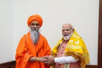 Sant Balyogi Umeshnath Maharaj Meets Prime Minister IMAGE CREDIT TO पीआईबी