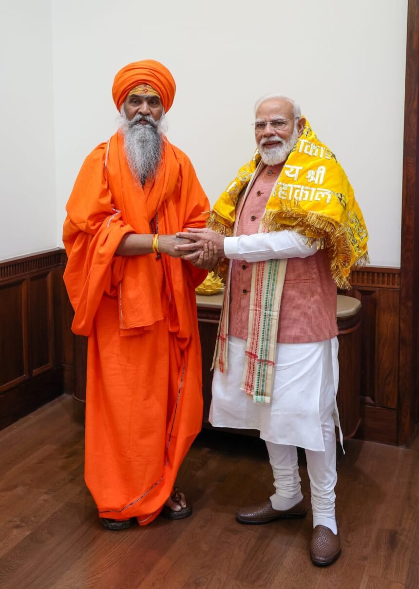 Sant Balyogi Umeshnath Maharaj Meets Prime Minister IMAGE CREDIT TO पीआईबी
