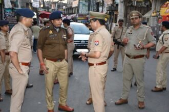 Police conducted a flag march in Muzaffarnagar, reviewed the security arrangements IMAGE CREDIT TO POLICE