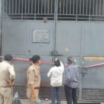 Major action by Ghaziabad Development Authority: Illegal factory sealed in Modinagar; bulldozer used on a colony spanning 17,000 sq meters IMAGE CREDIT TO प्राधिकरण