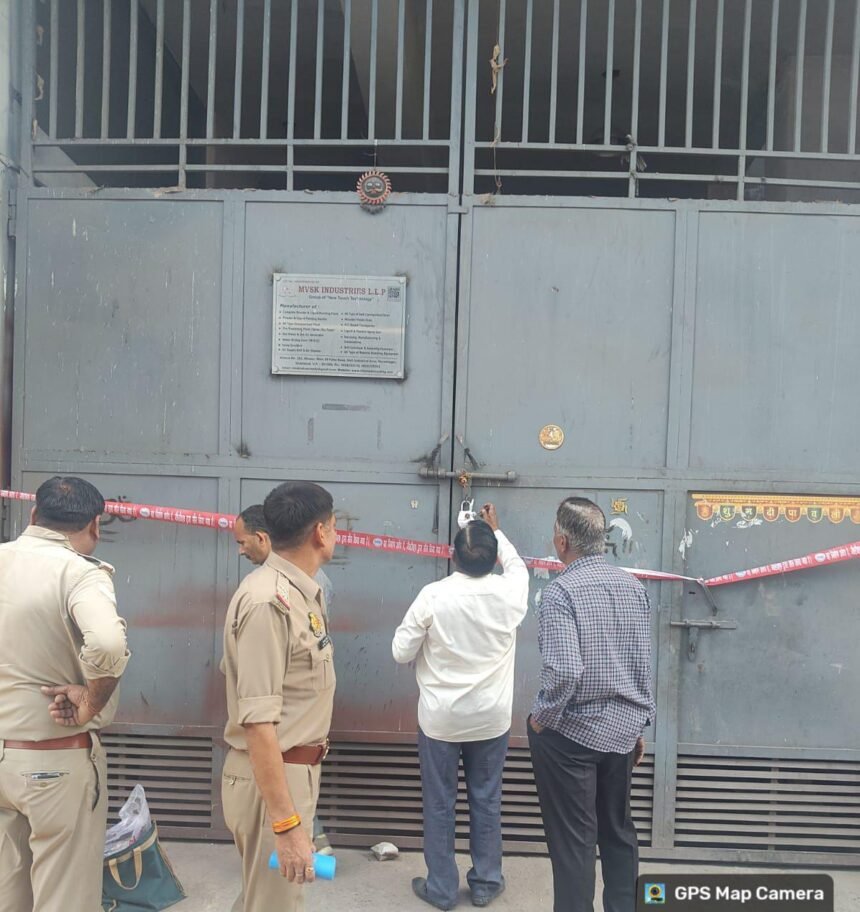 Major action by Ghaziabad Development Authority: Illegal factory sealed in Modinagar; bulldozer used on a colony spanning 17,000 sq meters IMAGE CREDIT TO प्राधिकरण