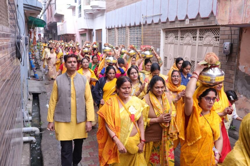 A grand kalash procession of the 51-pit Mahayagya set out with a resolve for world peace IMAGE CREDIT TO रिपोर्टर