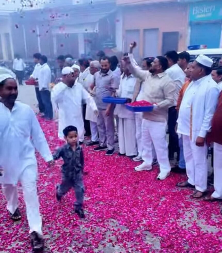 Eid-ul-Fitr was celebrated with great joy and a spirit of brotherhood; in Jewar, it reflected a fine example of Ganga-Jamuni culture. IMAGE CREDIT TO रिपोर्टर