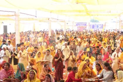 Offerings for world peace: massive crowd gathers at the grand yajna. IMAGE CREDIT TO रिपोर्टर