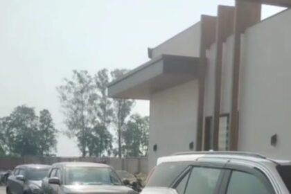 Major income tax action on Bindals Group: over ₹3 crore in cash and ₹20 crore in jewelry seized. IMAGE CREDIT TO रिपोर्टर