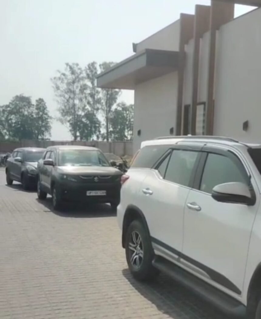 Major income tax action on Bindals Group: over ₹3 crore in cash and ₹20 crore in jewelry seized. IMAGE CREDIT TO रिपोर्टर