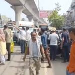 Consumers enraged over unavailability of gas cylinders; blockade on the Delhi–Meerut road, long queues bring traffic to a halt. IMAGE CREDIT TO रिपोर्टर