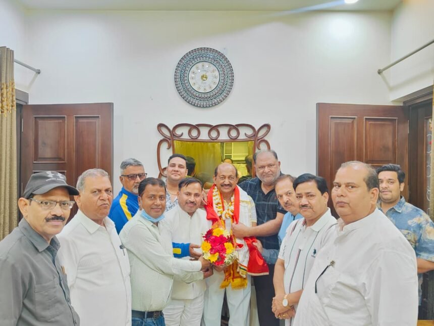 Sudhir Goyal from Hapur shines in 70+ badminton category, secures a place in the top 8 at the national level. IMAGE CREDIT TO रिपोर्टर