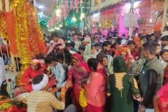 A massive wave of devotion gathered at the Mahamaya Devi fair in Sikri Khurd, where lakhs of devotees visited for दर्शन (worship) on Saptami. IMAGE CREDIT TO रिपोर्टर
