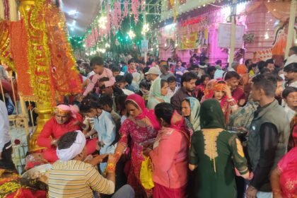 A massive wave of devotion gathered at the Mahamaya Devi fair in Sikri Khurd, where lakhs of devotees visited for दर्शन (worship) on Saptami. IMAGE CREDIT TO रिपोर्टर