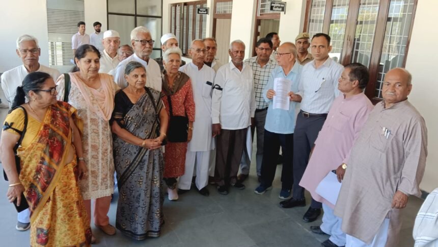 Pensioners stage a strong protest against the Finance Act 2025 IMAGE CREDIT TO पेंशनर्स एसोसिएशन